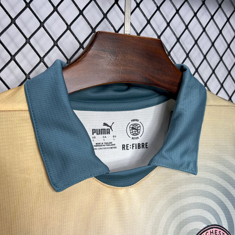 Camisa Manchester City 24/25 Definitely Maybe Oasis - Versão Torcedor Masculina