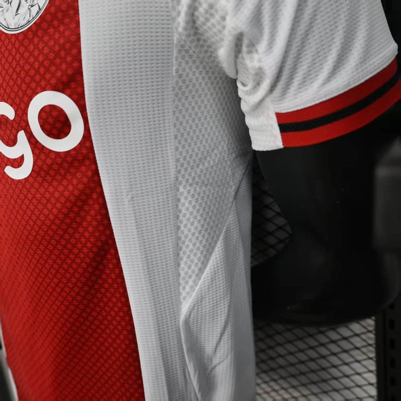 camisa-ajax-home-i-1-vermelha e branca-ziggo-adidas-25-26-neymar-messi-cr7-futebol