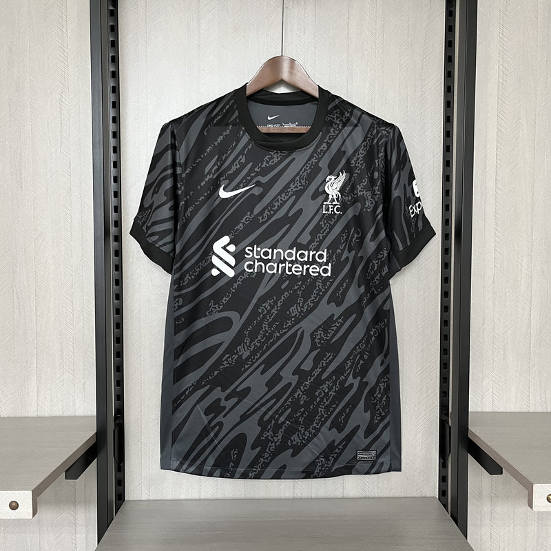 camisa-liverpool-goleiro-preta-standard chartered-nike-24-25-neymar-messi-cr7-futebol