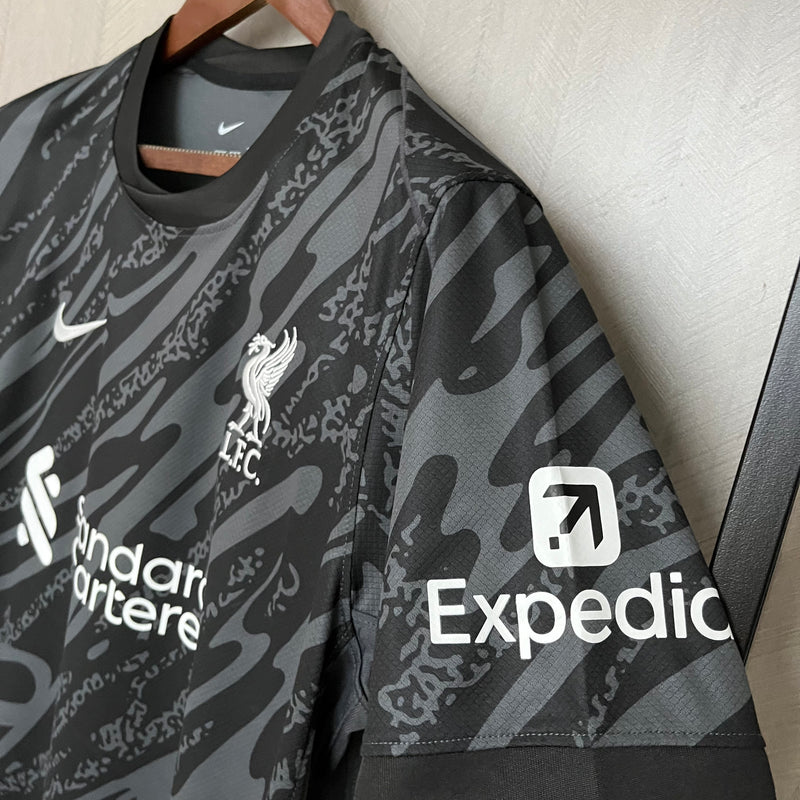 camisa-liverpool-goleiro-preta-standard chartered-nike-24-25-neymar-messi-cr7-futebol