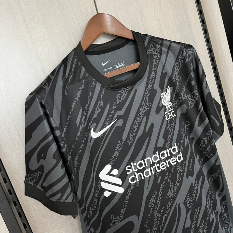 camisa-liverpool-goleiro-preta-standard chartered-nike-24-25-neymar-messi-cr7-futebol