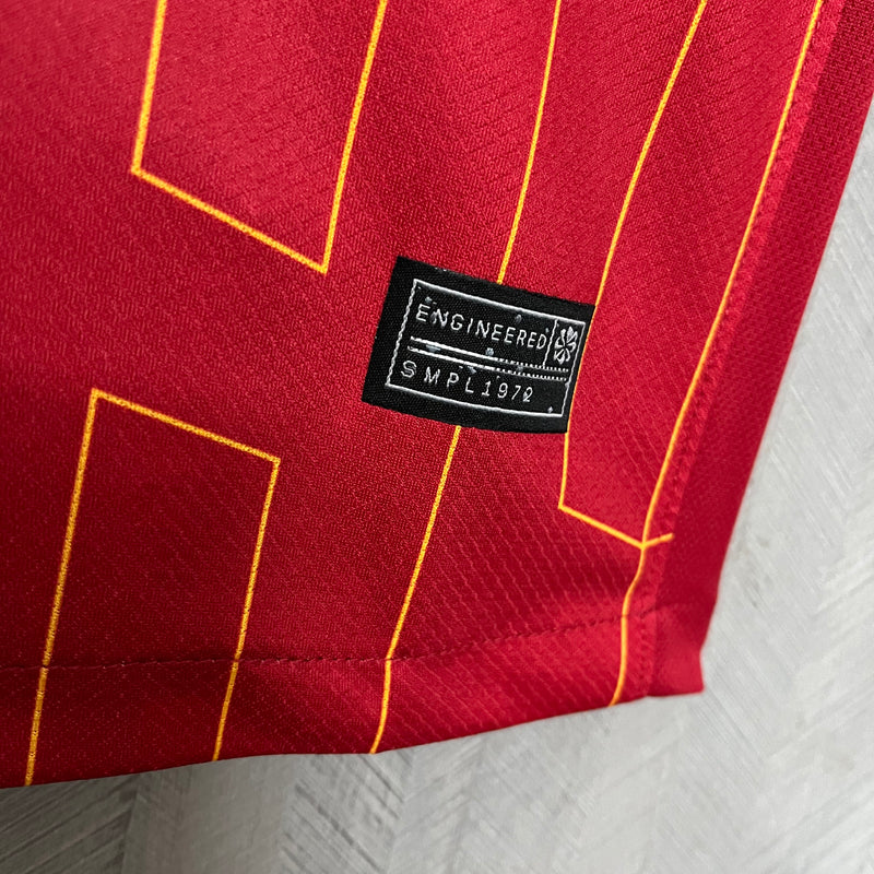 camisa-liverpool-home-i-1-vermelha-standard chartered-nike-24-25-neymar-messi-cr7-futebol