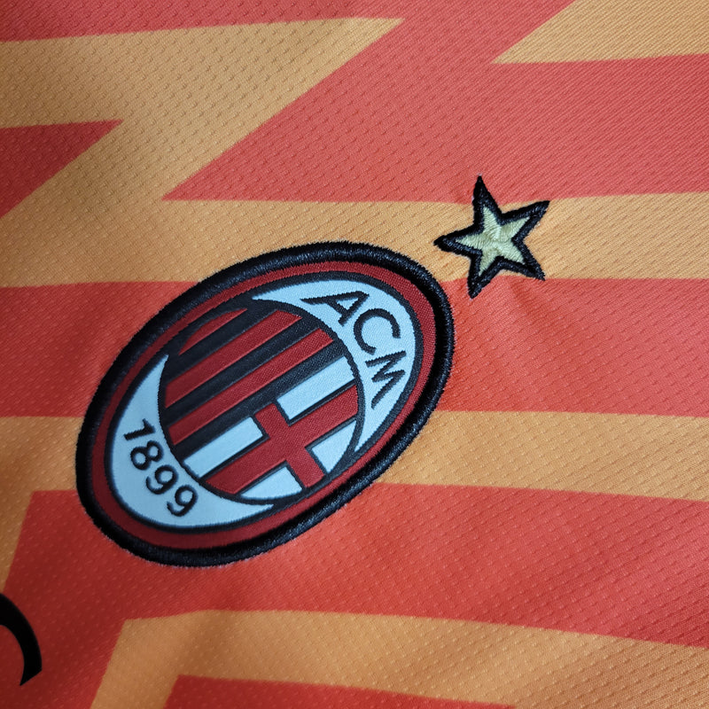 camisa-milan-goleiro-laranja-emirates fly better-puma-23-24-neymar-messi-cr7-futebol