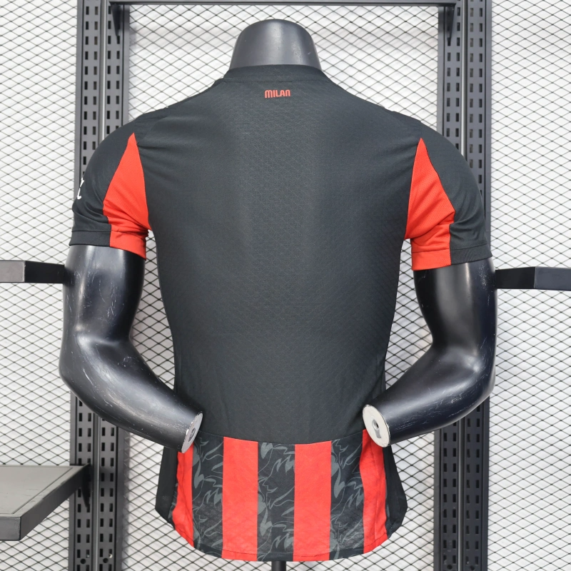 camisa-milan-home-i-1-rubro negra-emirates fly better-puma-25-26-neymar-messi-cr7-futebol 