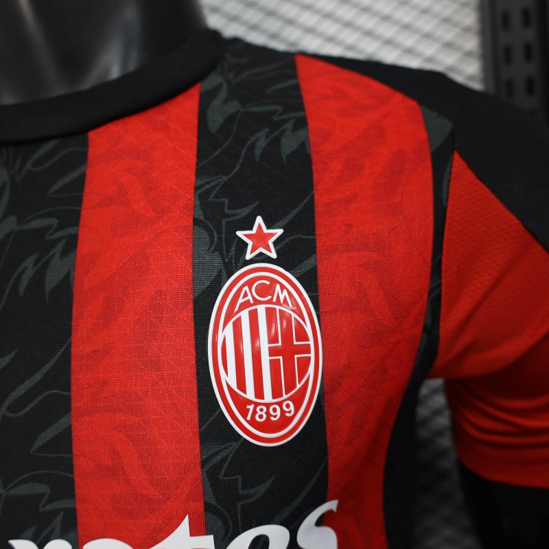 camisa-milan-home-i-1-rubro negra-emirates fly better-puma-25-26-neymar-messi-cr7-futebol 