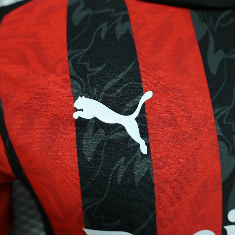 camisa-milan-home-i-1-rubro negra-emirates fly better-puma-25-26-neymar-messi-cr7-futebol 