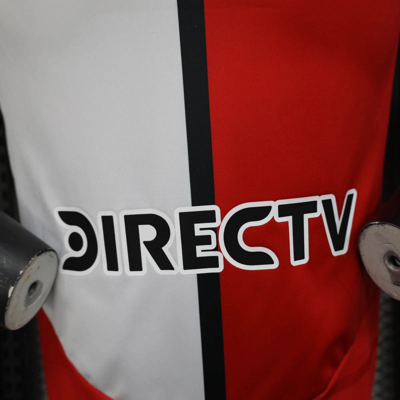 camisa-river plate-home-i-1-vermelha e branca-codere-adidas-25-26-neymar-messi-cr7-futebol 