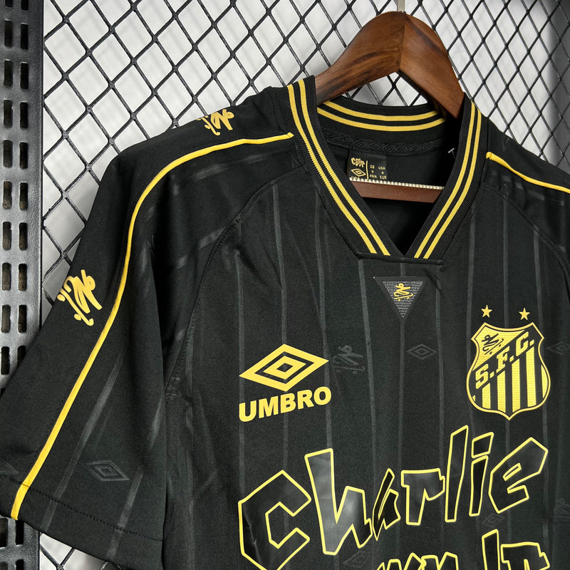 camisa-santos-charlie brown jr-preta-umbro-24-25-neymar-messi-cr7-futebol 
