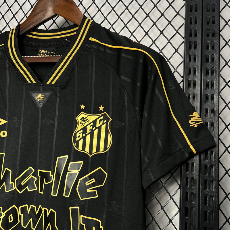 camisa-santos-charlie brown jr-preta-umbro-24-25-neymar-messi-cr7-futebol 