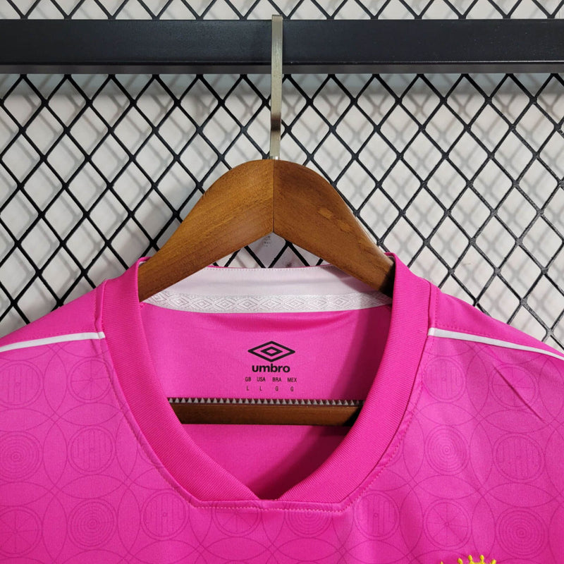 camisa-santos-rosa-umbro-23-24-neymar-messi-cr7-futebol